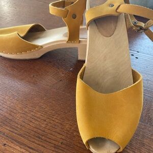 Bryr Yellow Leather Mules Classic Clogs